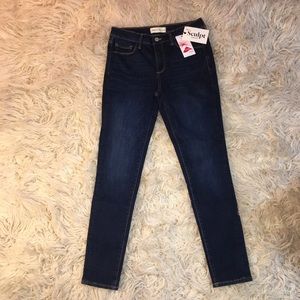 Ladies GAP Sculpt. 28S True Skinny.